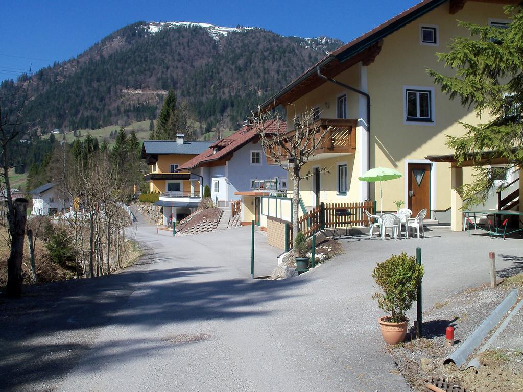 Apartamento Haus Mary Russbach am Pass Gschütt Exterior foto