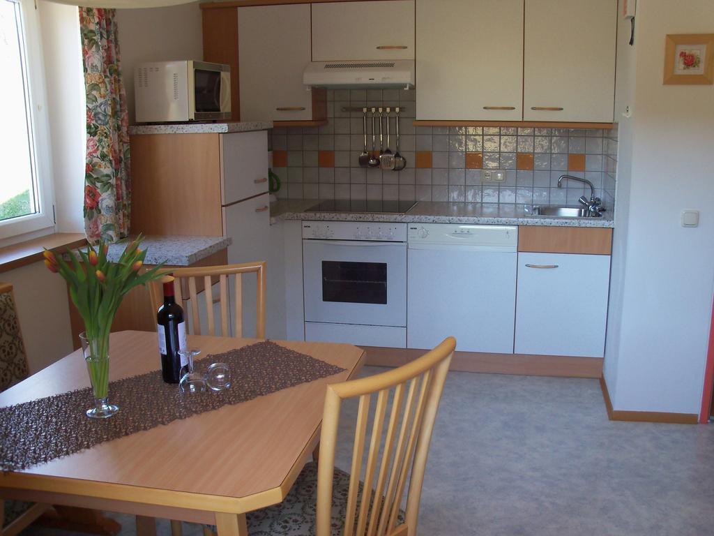 Apartamento Haus Mary Russbach am Pass Gschütt Exterior foto