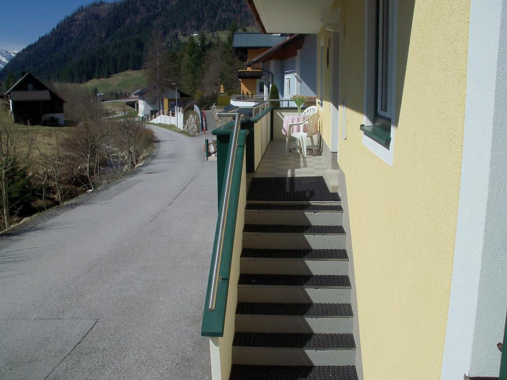 Apartamento Haus Mary Russbach am Pass Gschütt Exterior foto