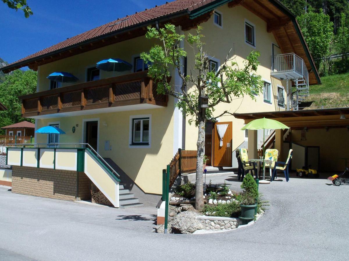 Apartamento Haus Mary Russbach am Pass Gschütt Exterior foto