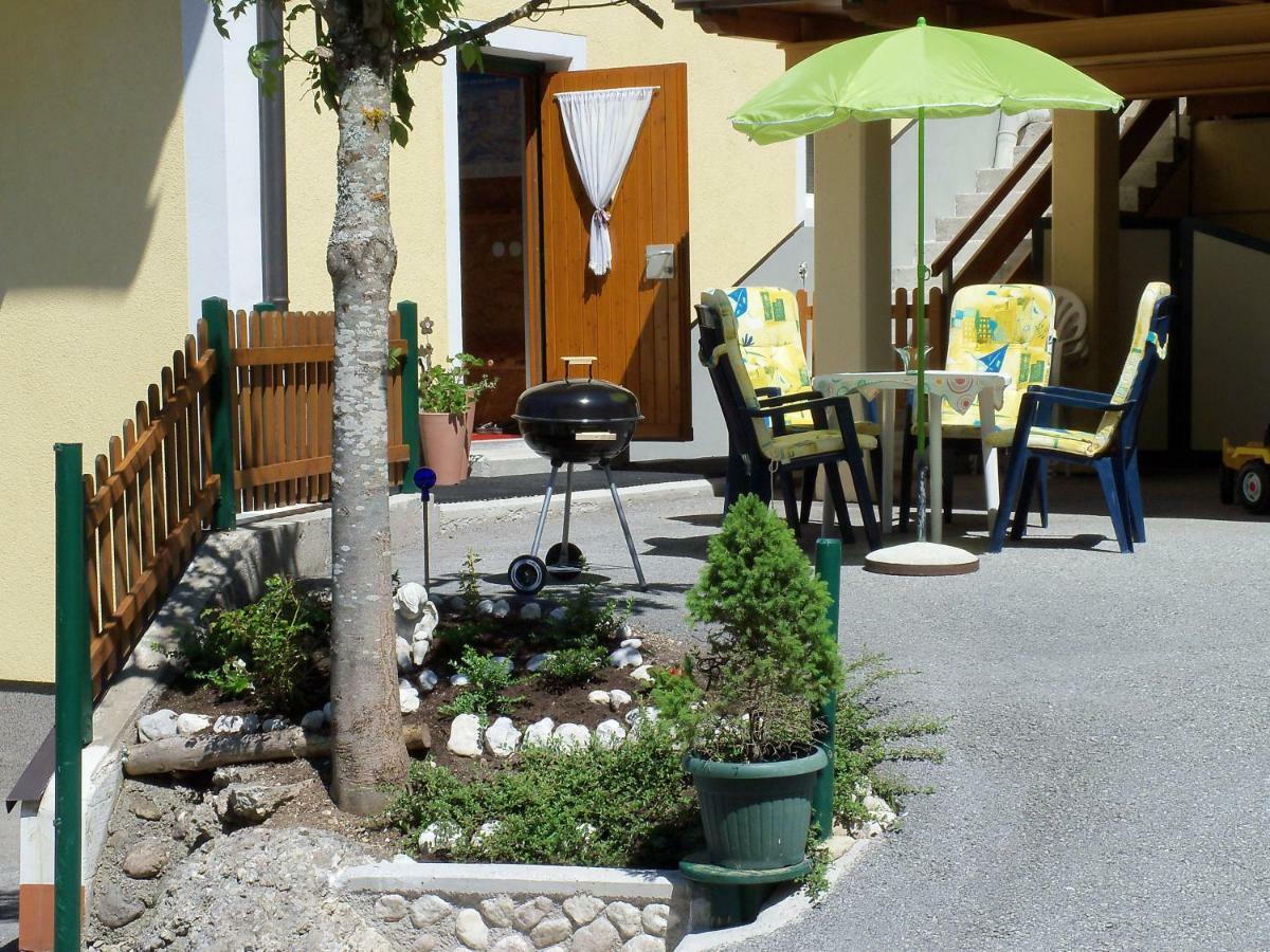Apartamento Haus Mary Russbach am Pass Gschütt Exterior foto